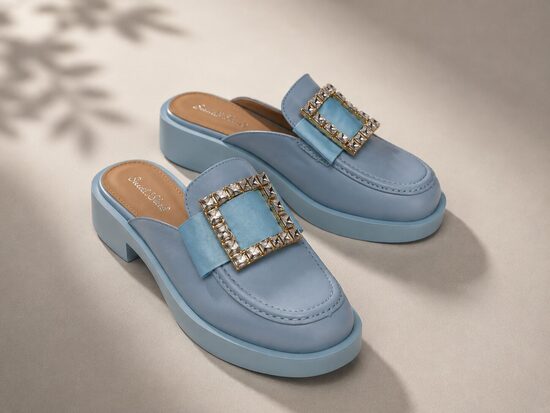 Lieliskas iešļūcenes ar kristāla ornamentu - BABY BLUE