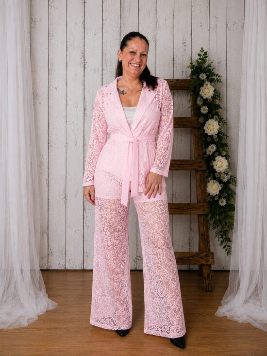 Elegants mežģīnu komplekts